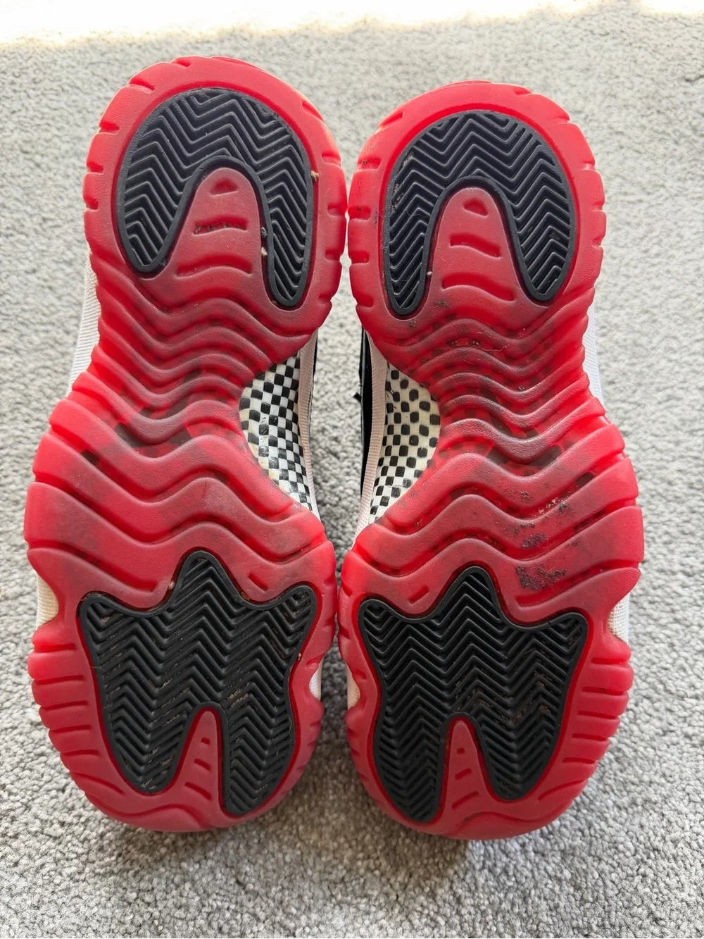 2019 Air Jordan 11 Bred Retro Size 7Y